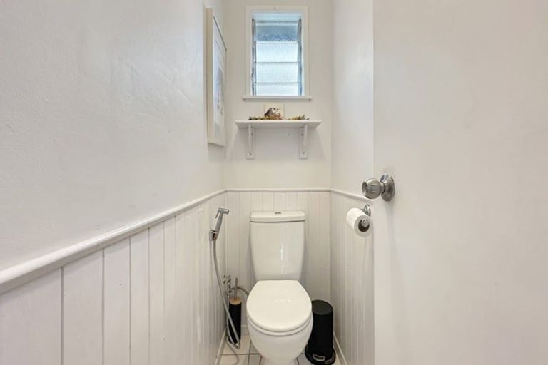 Photo of property in 1/40a Woodglen Road, Glen Eden, Auckland, 0602