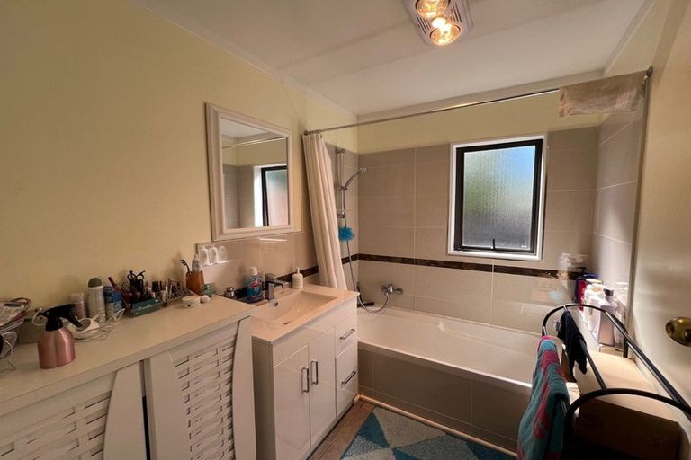 Photo of property in 1/5 Beihlers Road, Weymouth, Auckland, 2103
