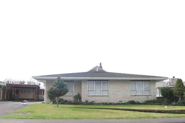 Photo of property in 18 Folkestone Drive, Flaxmere, Hastings, 4120