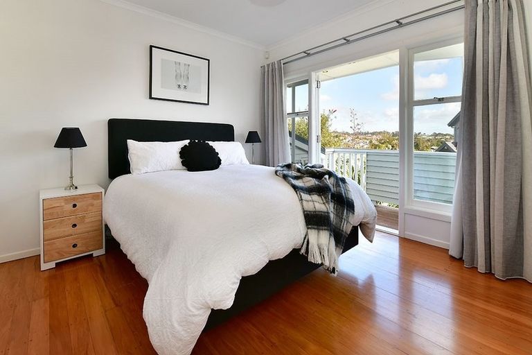 Photo of property in 2 Carento Way, Stanmore Bay, Whangaparaoa, 0932