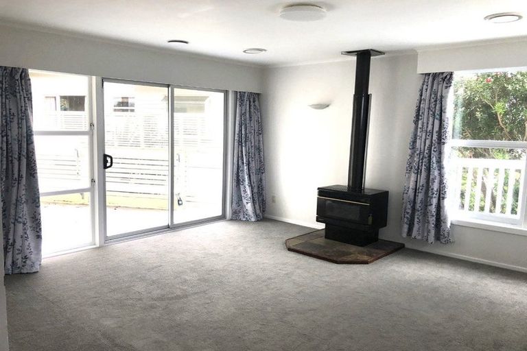 Photo of property in 10 Voltaire Street, Karori, Wellington, 6012