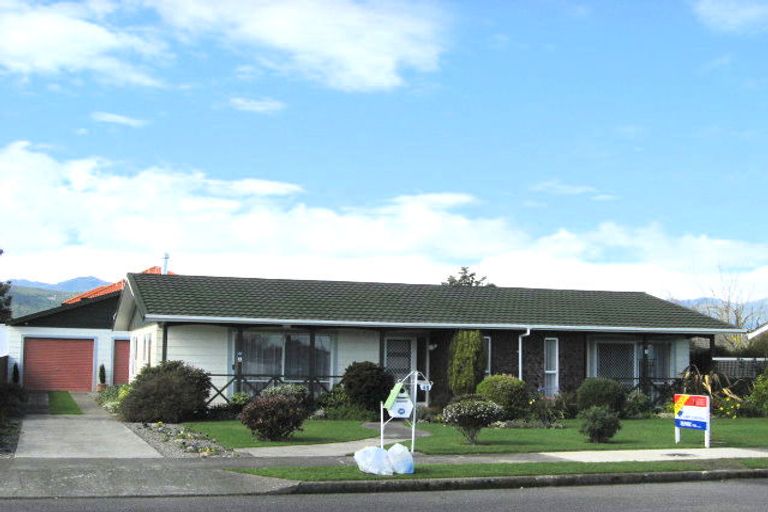 Photo of property in 48 Rimu Street, Levin, 5510