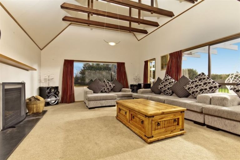 Photo of property in 132 Taupaki Road, Taupaki, Henderson, 0782