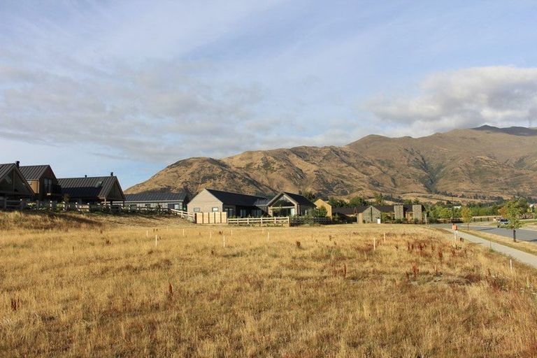 Photo of property in 6 Doug Ledgerwood Drive, Wanaka, 9305