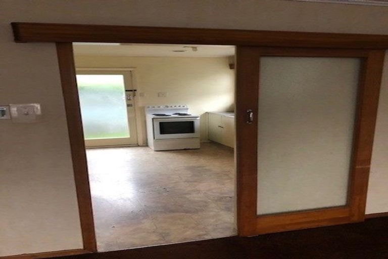 Photo of property in 437 Featherston Street, Palmerston North, 4414