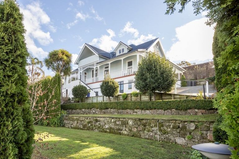 Photo of property in 10 Cobden Road, Bluff Hill, Napier, 4110