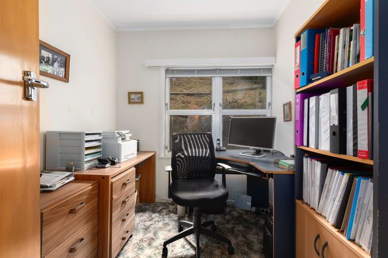 Photo of property in 4 Mana View Road, Paremata, Porirua, 5026