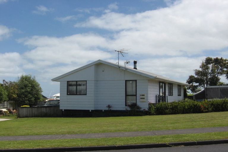 Photo of property in 183 Finlayson Avenue, Clendon Park, Auckland, 2103