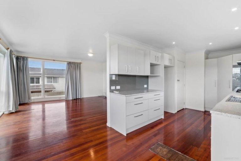 Photo of property in 1/45 Velma Road, Hillcrest, Auckland, 0627