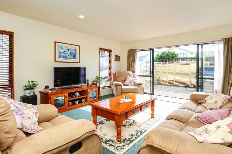Photo of property in 20 Killygordon Place, Massey, Auckland, 0614