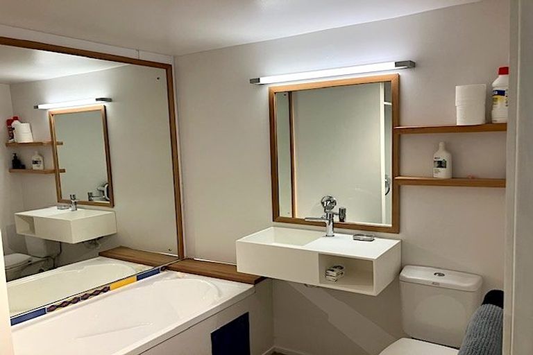 Photo of property in 24 Carnmore Place, Torbay, Auckland, 0630