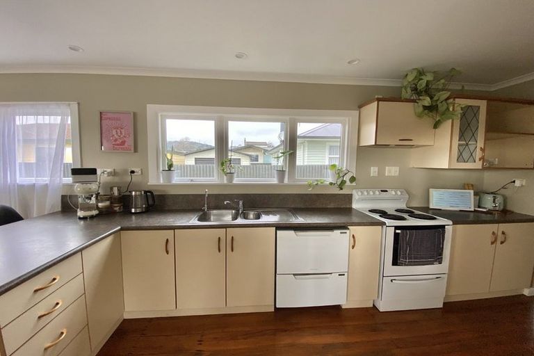 Photo of property in 27 Andrew Street, Stoke, Nelson, 7011