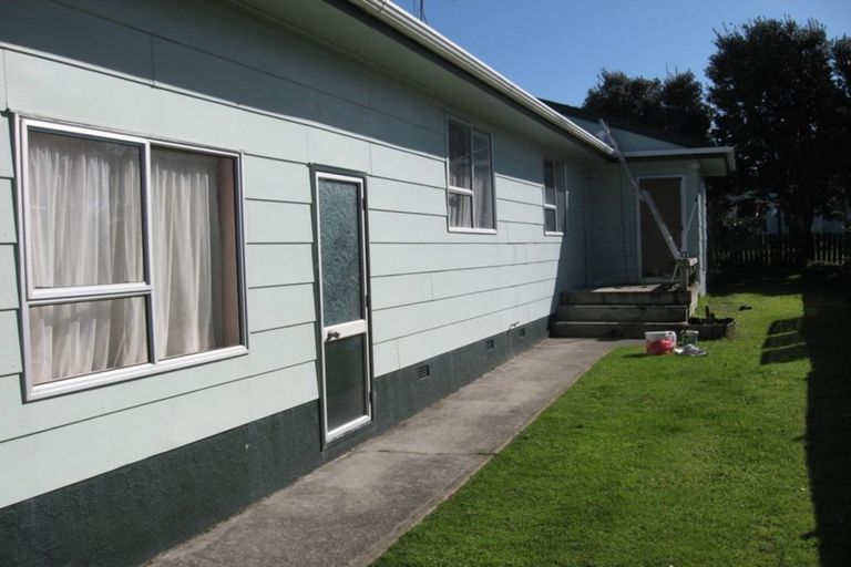 Photo of property in 10 Colenso Place, Otaki Beach, Otaki, 5512