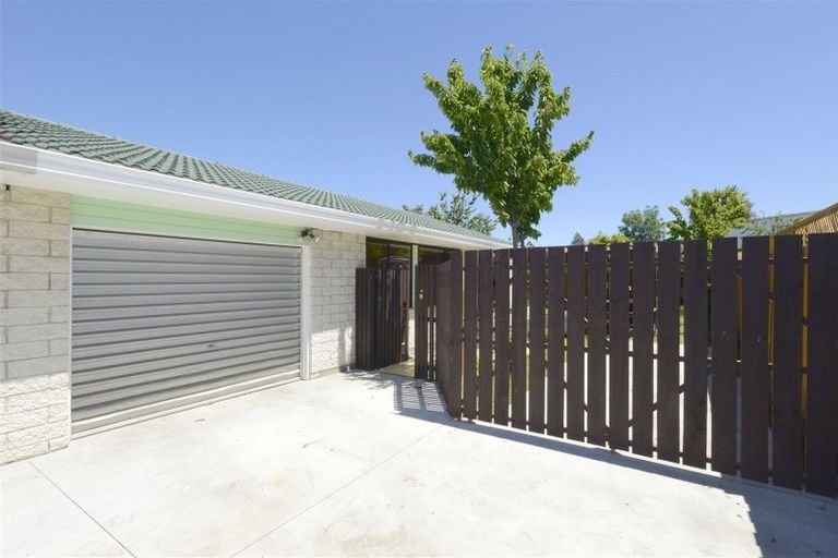 Photo of property in 2/125 Roydvale Avenue, Burnside, Christchurch, 8053