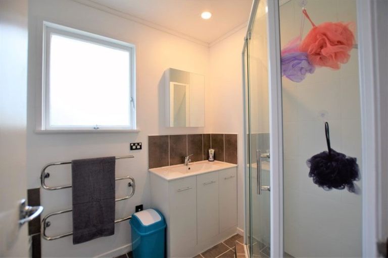 Photo of property in 31 Harmel Road, Glendene, Auckland, 0602