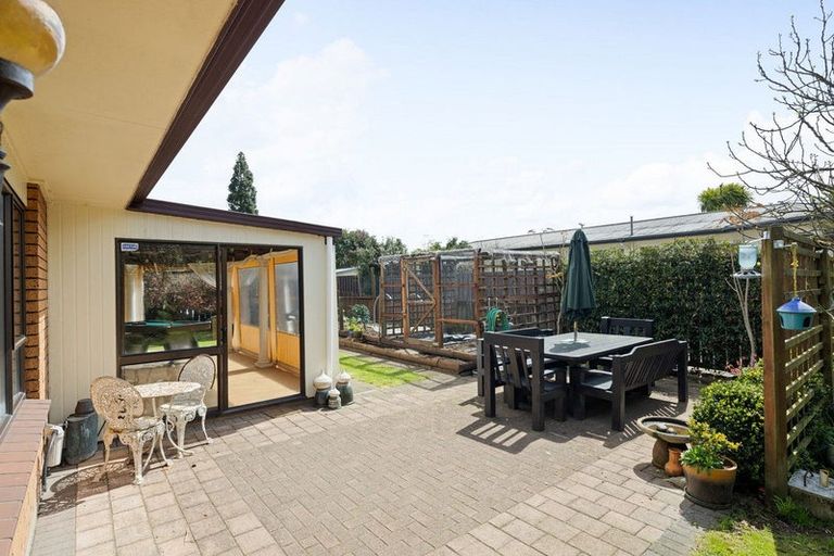 Photo of property in 251 Shakespeare Street, Leamington, Cambridge, 3432