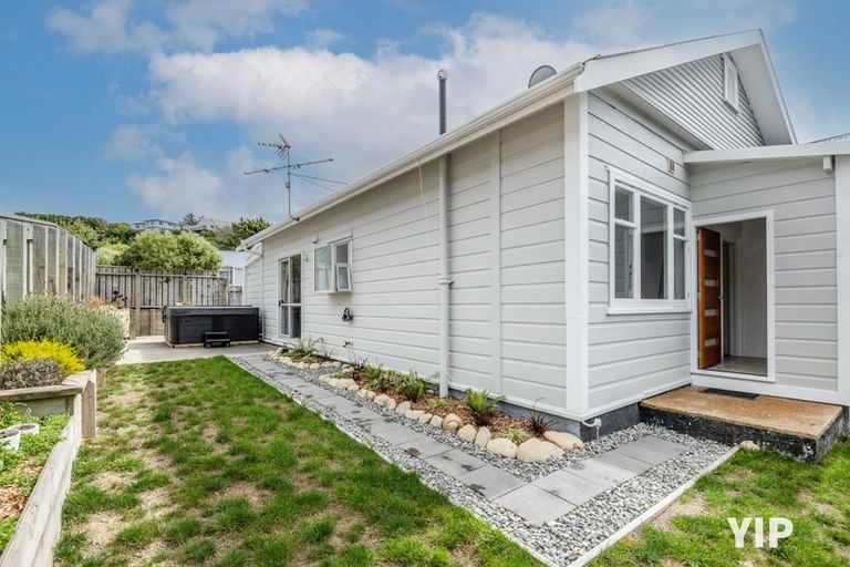 Photo of property in 15 Clifford Road, Johnsonville, Wellington, 6037