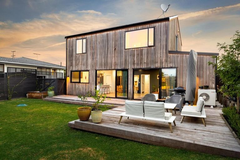 Photo of property in 3a Ward Crescent, Te Atatu Peninsula, Auckland, 0610