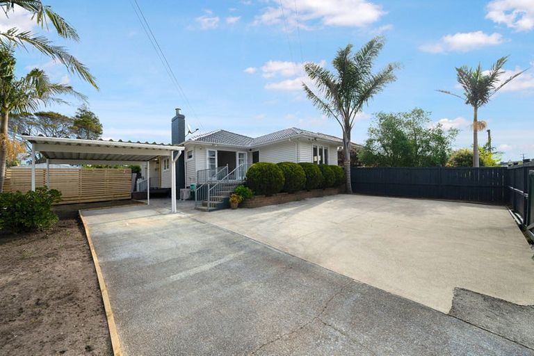 Photo of property in 2 Nile Road, Kelston, Auckland, 0602