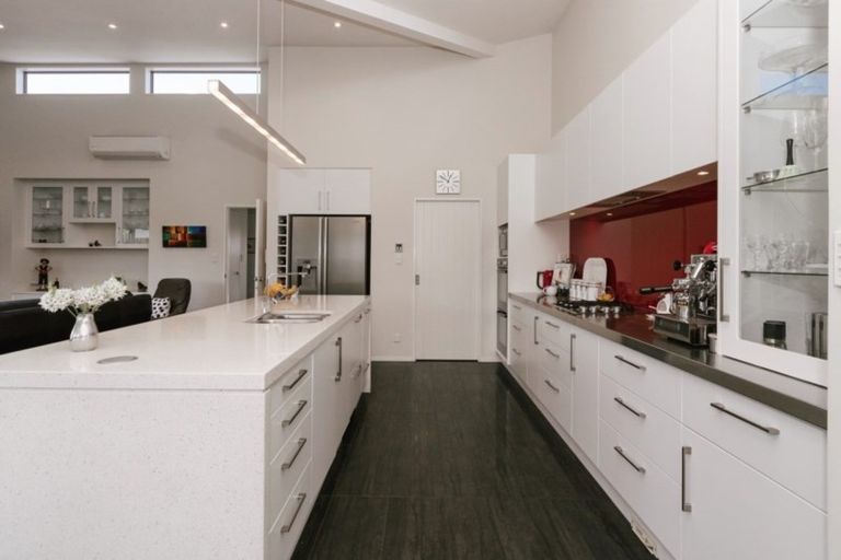 Photo of property in 48 Rodeo Drive, Kelvin Grove, Palmerston North, 4414