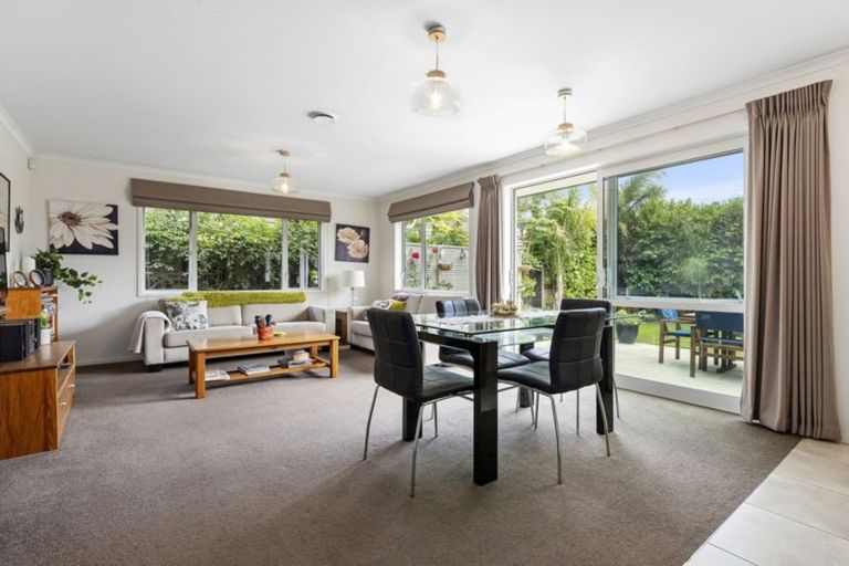 Photo of property in 24 Trauzer Place, Flagstaff, Hamilton, 3210