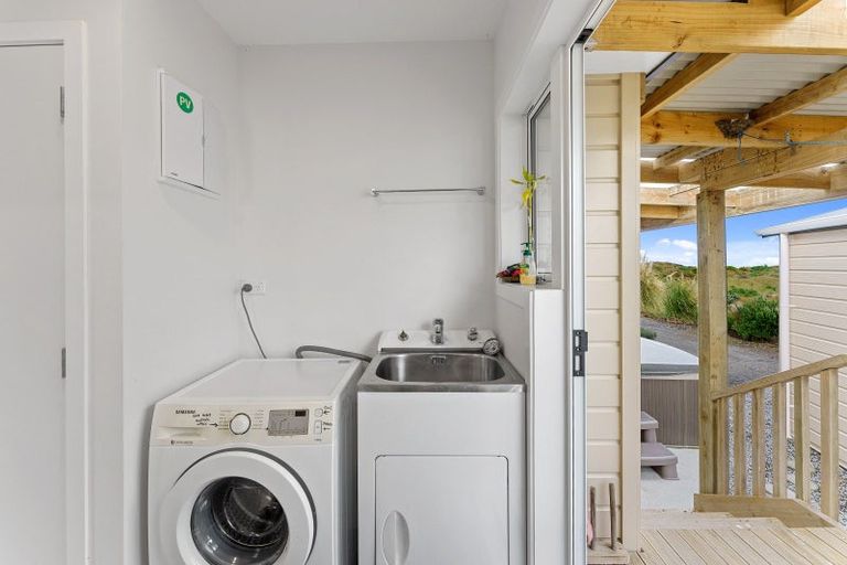 Photo of property in 24 Strathnaver Glen, Waikawa Beach, Levin, 5573