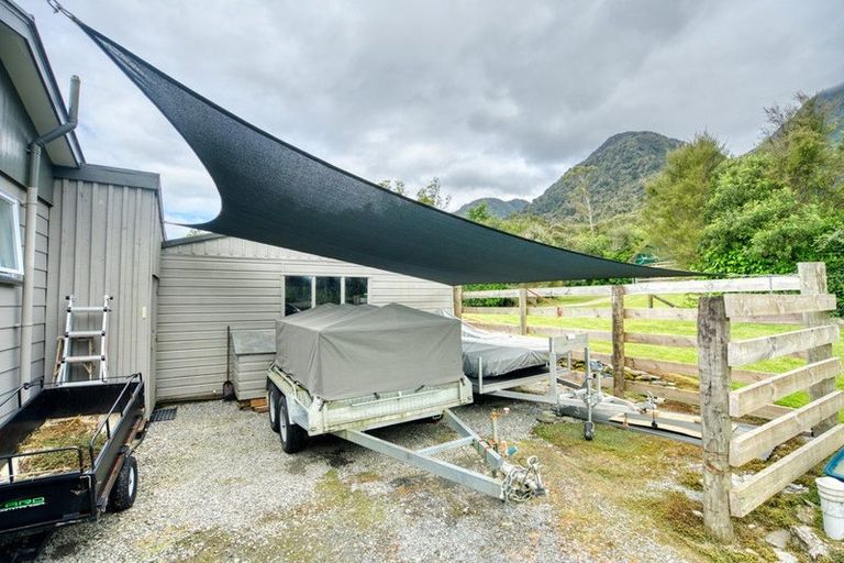 Photo of property in 2147 Lake Brunner Road, Inchbonnie, Kumara, 7875