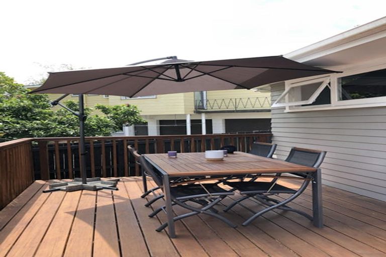 Photo of property in 1/60 Becroft Drive, Forrest Hill, Auckland, 0620