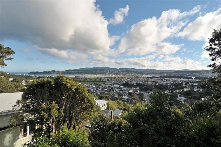 Photo of property in 35 Beacon Hill Road, Strathmore Park, Wellington, 6022