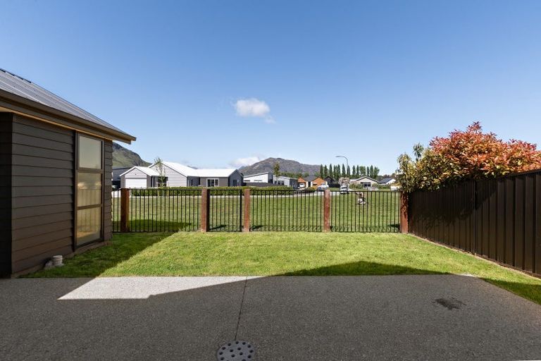 Photo of property in 33 Peterley Road, Lower Shotover, Queenstown, 9304