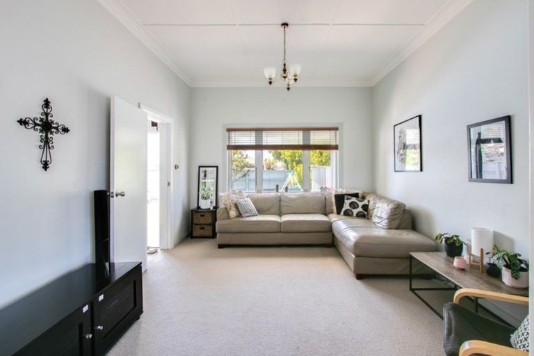 Photo of property in 28 Avenue Road, Greenmeadows, Napier, 4112
