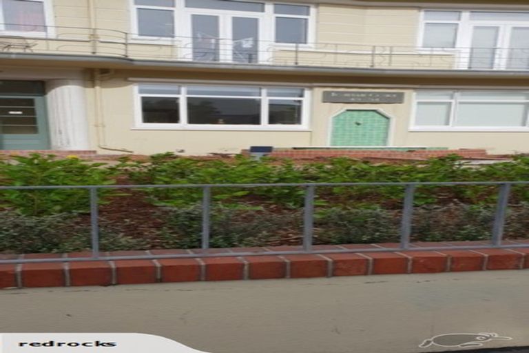 Photo of property in Fountain Court, 1/48 Oriental Parade, Oriental Bay, Wellington, 6011