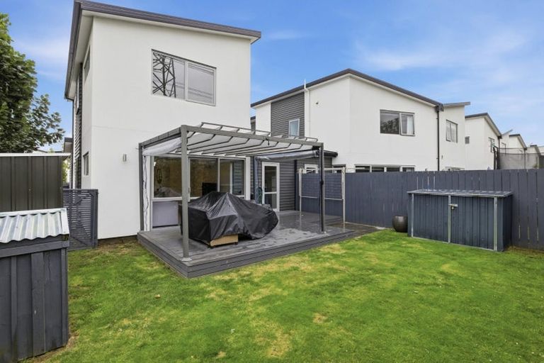 Photo of property in 12 Menin Gate Crescent, Broomfield, Christchurch, 8042