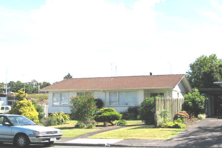 Photo of property in 15 Kapiti Place, Sunnynook, Auckland, 0620