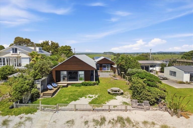 Photo of property in 211 Pukehina Parade, Pukehina, Te Puke, 3189