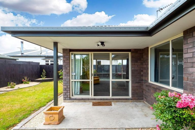 Photo of property in 2/200 Wainoni Road, Avondale, Christchurch, 8061