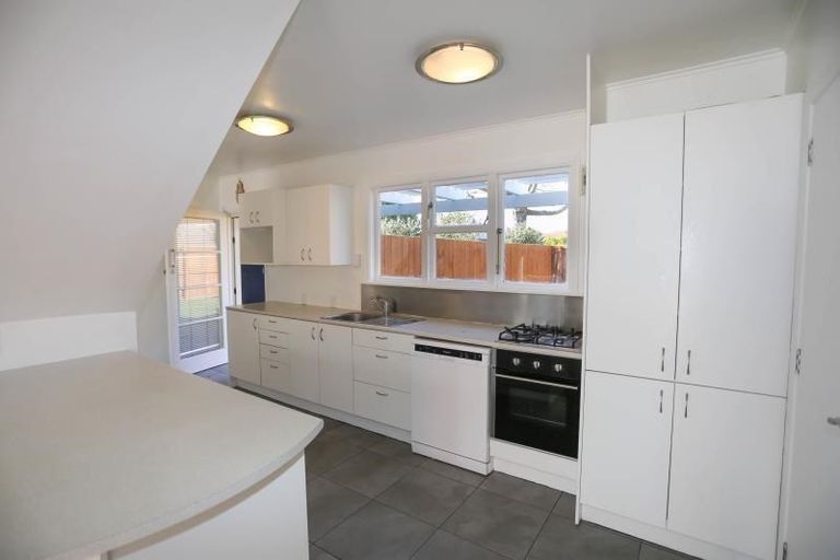 Photo of property in 33 Flay Crescent, Burnside, Christchurch, 8053