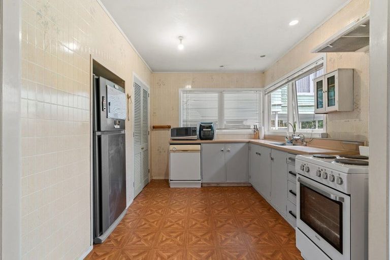 Photo of property in 137 Hutchinsons Road, Bucklands Beach, Auckland, 2014