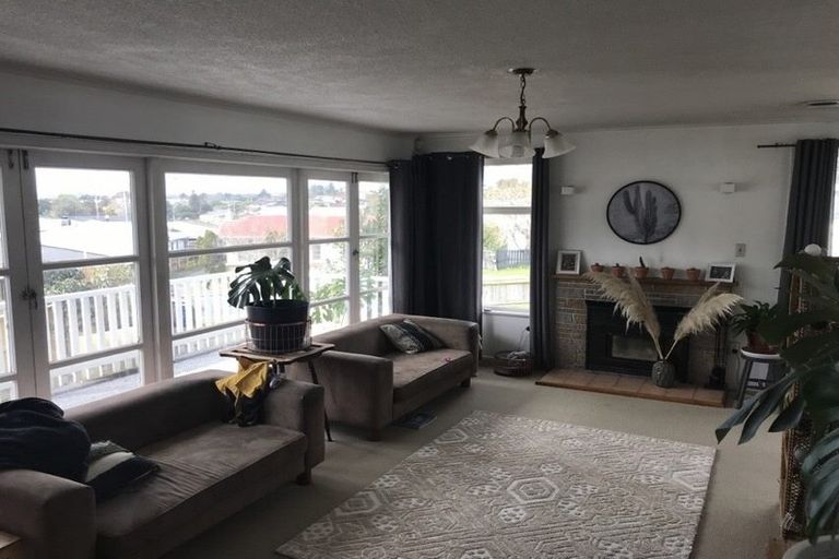 Photo of property in 12 Coniston Avenue, Te Atatu South, Auckland, 0610