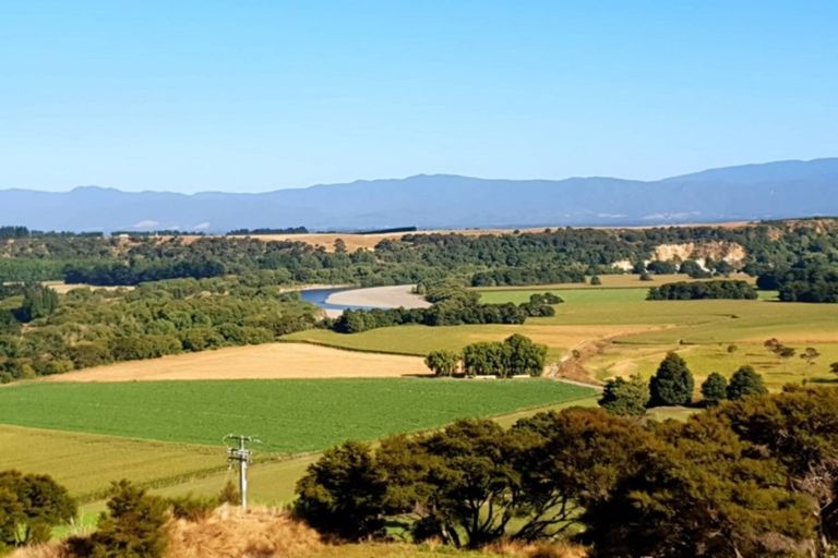 Photo of property in 400 Riverside Road, Martinborough, Carterton, 5792