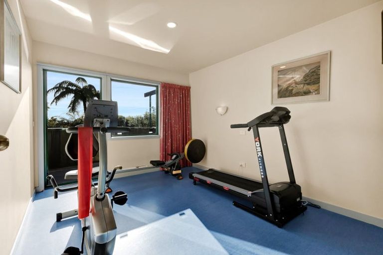 Photo of property in 1 Te Mara Place, Merrilands, New Plymouth, 4312