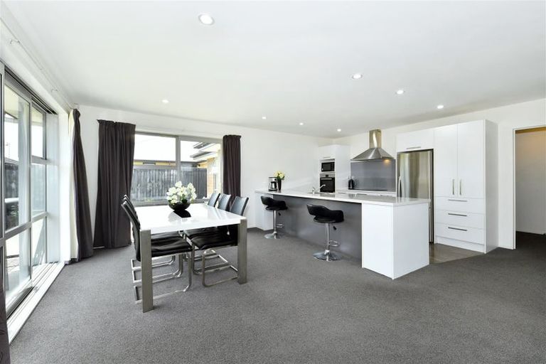 Photo of property in 8 Oakdene Place, Halswell, Christchurch, 8025