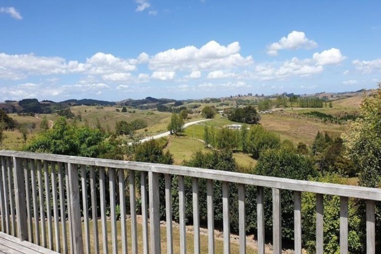 Photo of property in 18 Marohemo Road, Maungaturoto, 0583