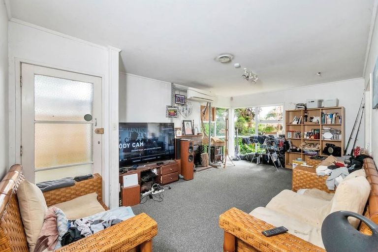 Photo of property in 15 Universal Drive, Henderson, Auckland, 0610