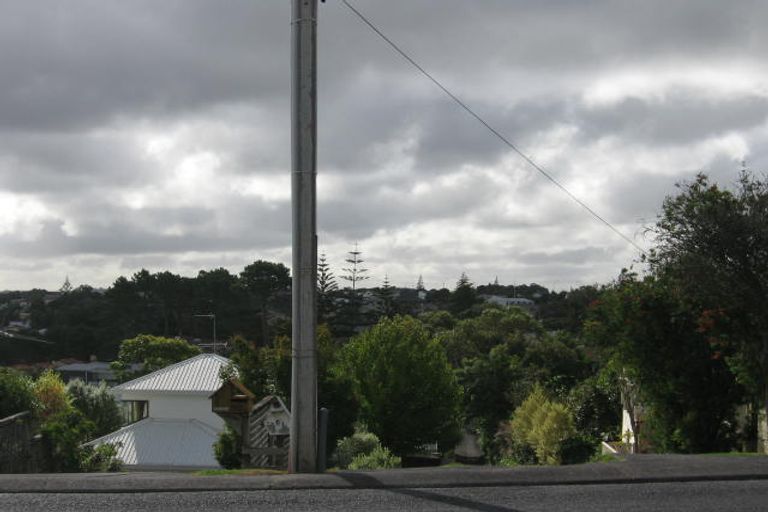 Photo of property in 2/6a Sunnynook Road, Sunnynook, Auckland, 0620