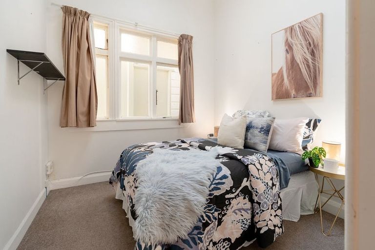 Photo of property in 8 Shannon Street, Mount Victoria, Wellington, 6011