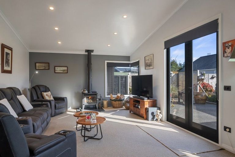 Photo of property in 8a Queenwood Road, Levin, 5510