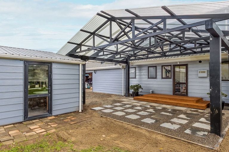 Photo of property in 323 Mazengarb Road, Paraparaumu, 5032