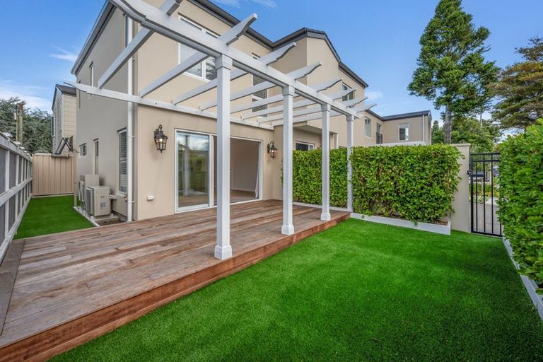 Photo of property in 9a Church Road, Taradale, Napier, 4112