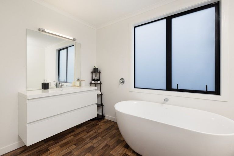 Photo of property in 34 Kahuparere Crescent, Pyes Pa, Tauranga, 3112